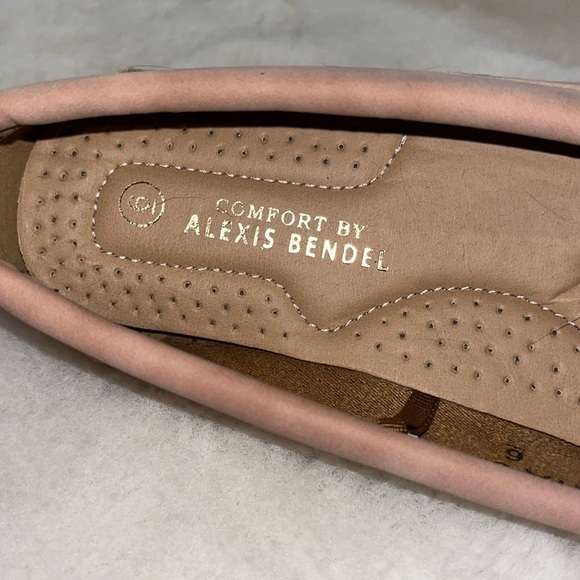 Alexis Bendel Blush Tan w/Gold Hardware Slip-on Loafer Boat shoes womens:6 - Picture 5 of 12